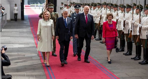 Los reyes noruegos visitan Chile para incidir en concesión a salmoneras | .::Agencia IP::.