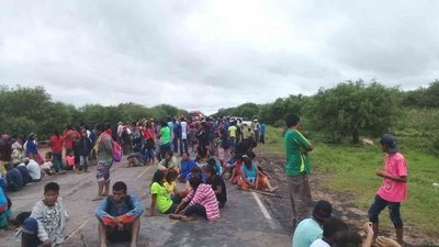 Indígenas cierran la Transchaco, reclaman víveres | Paraguay en Noticias