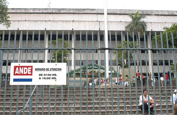 Defensoría seguirá canalizando reclamos de sobrefacturación de la ANDE – Prensa 5