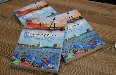 Presentan libro sobre historia de la ciudad de Encarnación