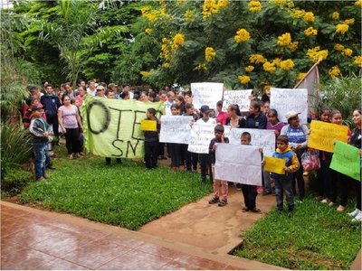 Alumnos, padres y sindicatos exigen rubros docentes en Curuguaty