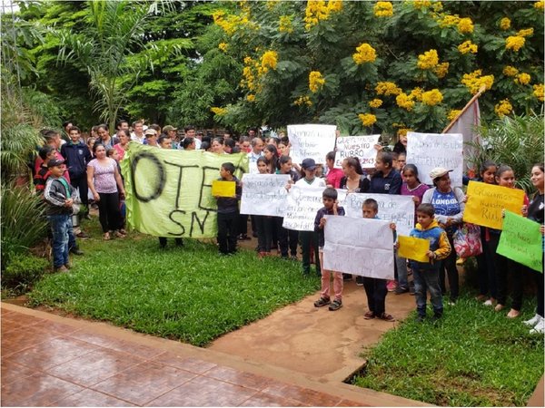 Alumnos, padres y sindicatos exigen rubros docentes en Curuguaty