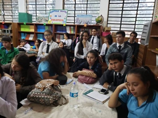 Alumnos anuncian cierre de calles en Luque | Paraguay en Noticias