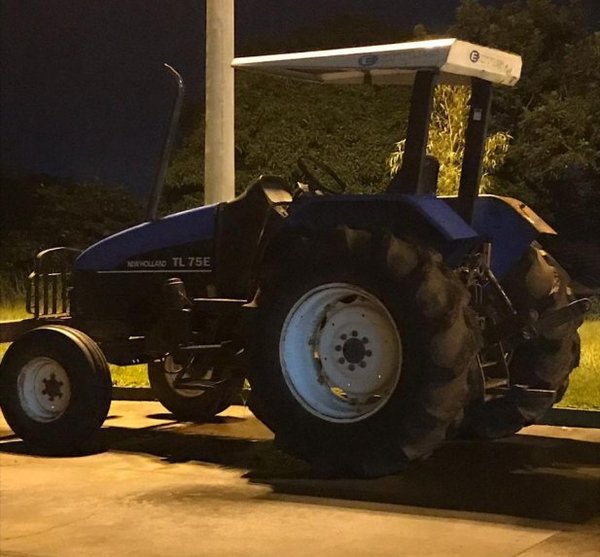 Incautan tractor que ingresó irregularmente desde el Brasil | Paraguay en Noticias