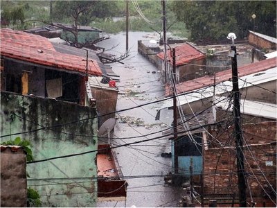 Suman 12.800 las familias afectadas por inundaciones