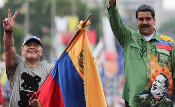 HOY / Investigarán a Maradona por dedicar triunfo a Nicolás Maduro