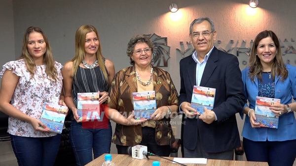 PRESENTAN EL LIBRO DE EDITA BÁEZ VDA. DE VILLORDO.