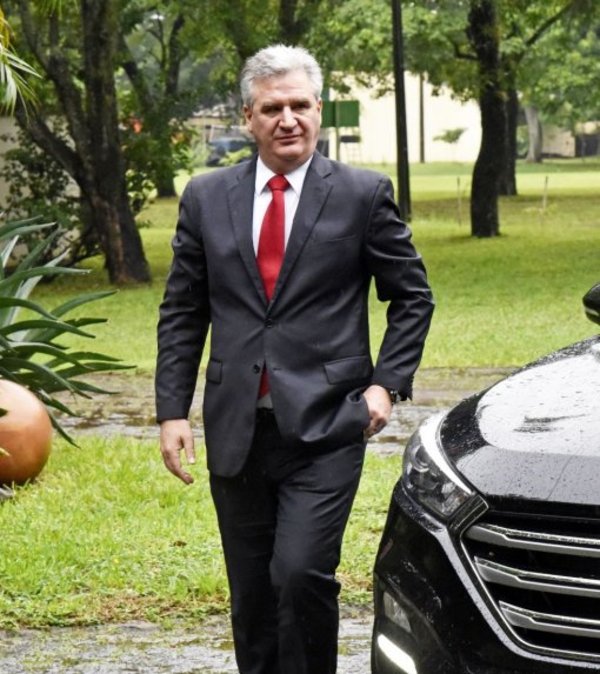 Añetete apoya a llanista para presidir Senado pero Petta y García les dividen - Edicion Impresa - ABC Color