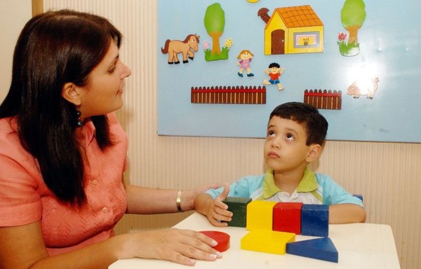 Piden apoyo a niños con autismo - Edicion Impresa - ABC Color