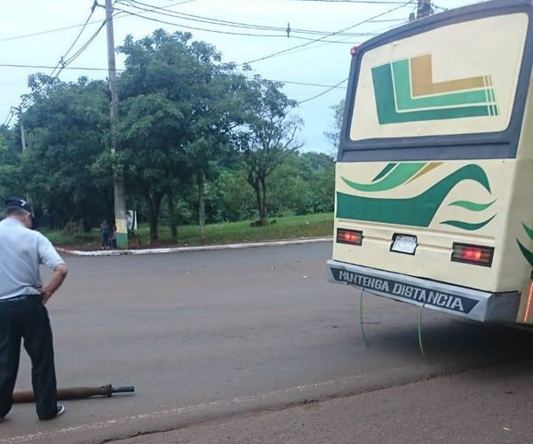 Bus pierde parte mecánica