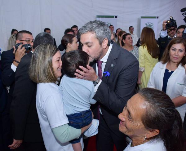Gobierno entregó insumos y equipos de alta complejidad al Hospital Acosta Ñu