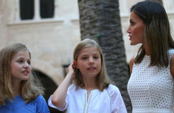 Revelan las increíbles exigencias de la reina Letizia a las compañeras de sus hijas - C9N