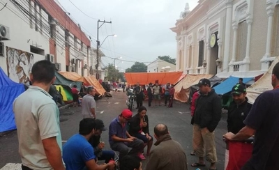 Pobladores de Edelira reclaman que legalicen sus tierras
| Paraguay en Noticias