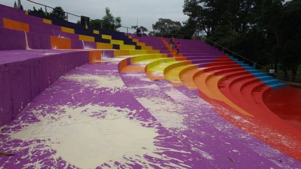 Destruyen pintura en gradas de anfiteatro - Nacionales - ABC Color