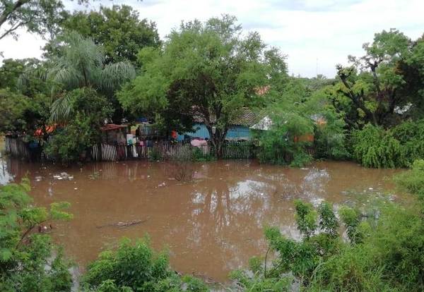 Copiosas lluvias y problemas eléctricos en estación de bombeo causan inundación repentina de muchas casas | Radio Regional 660 AM