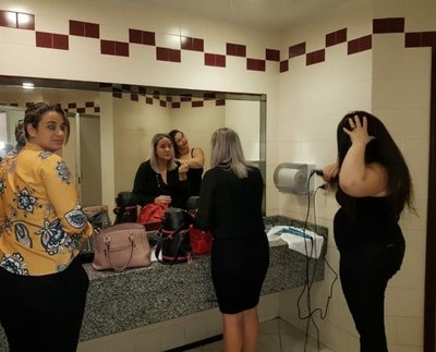 Copan baños de Diputados para hacerse planchita | Paraguay en Noticias 