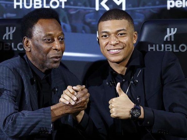 Pelé, hospitalizado en París tras su encuentro con Mbappé