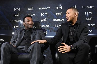 Pelé, hospitalizado en París - Deportes - ABC Color