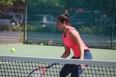 Montserrat González no pasa de primera ronda