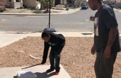 Niño reprobó en el colegio y su padre lo obligó a romper su PS4 - C9N
