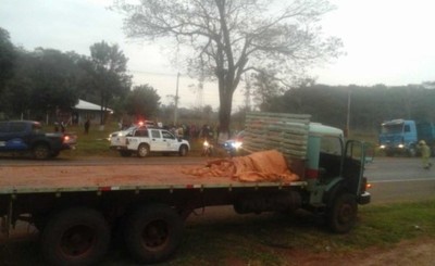 Menor herida tras embestir por un tracto-camión