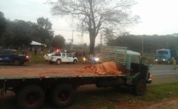 Menor herida tras embestir por un tracto-camión