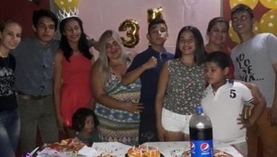 Pamela Ovelar Fue Sorprendida Con 4 Fiestas Por Su Cumpleaños