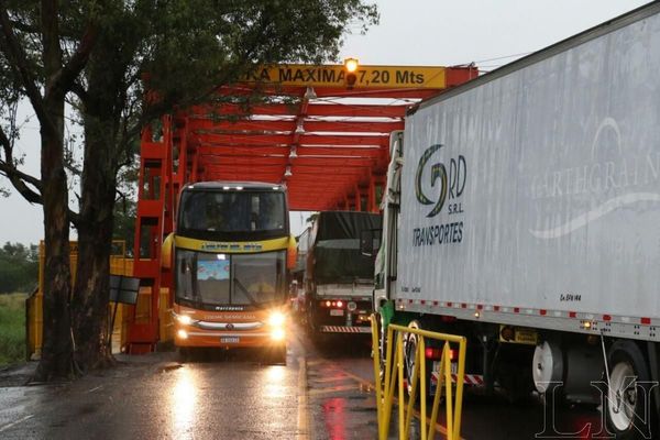 Buscan renovar control migratorio por demoras en Puerto Falcón y Clorinda