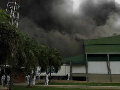 Incendio de gran magnitud consume Frigorífico Chortizer – Prensa 5