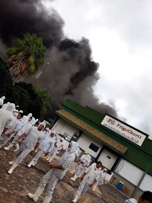 Incendio en FrigoChorti podría dejar sin trabajo a más de 600 personas