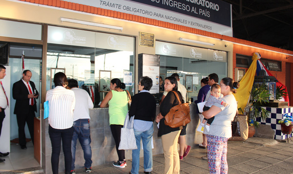 Apuntan a solucionar demoras en el paso fronterizo Puerto Falcón – Clorinda - ADN Paraguayo