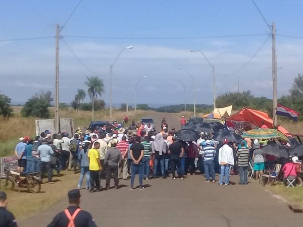 Siguen pidiendo indemnización de la EBY | Paraguay en Noticias