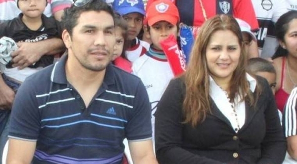 HOY / Salvador Cabañas vs Lorgia: acuerdan repartise bienes, cada uno lleva US$ 3 millones 'y pico'