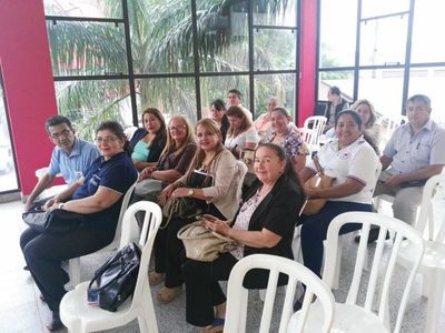 Directoras de escuelas municipales dejaron "plantada" a coordinadora municipal | San Lorenzo Py
