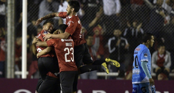 HOY / Saca una enorme diferencia en su debut copero