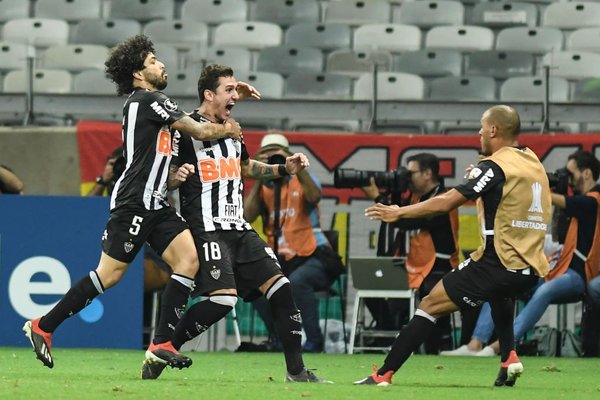 Atlético Mineiro revive en el grupo que comanda Cerro
