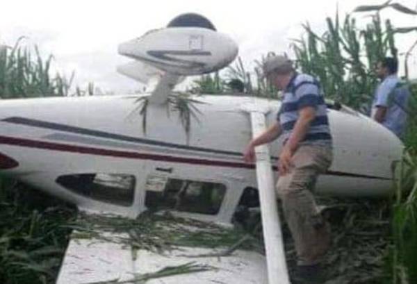 Avioneta aterrizó de  emergencia en Campo 9