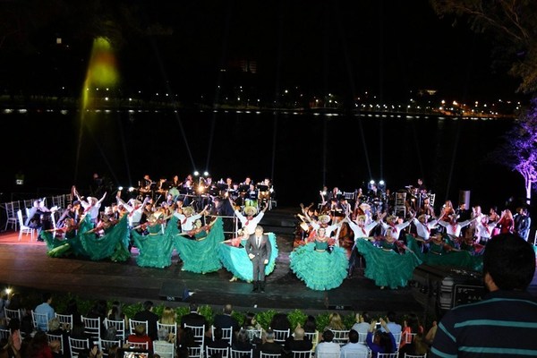 Majestuosa inauguración del anfiteatro ubicado a orillas del lago de la República en CDE. - Churero.com