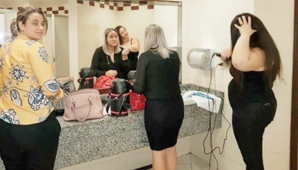 ¡Baños en Diputados se utilizan como peluquería!
