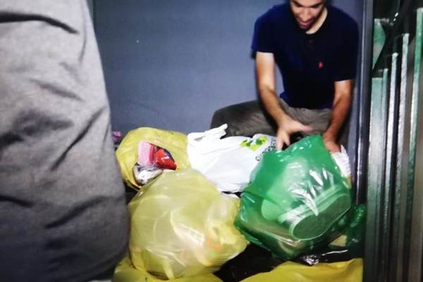 Confiscan calzados deportivos de origen chino en el Mercado 4