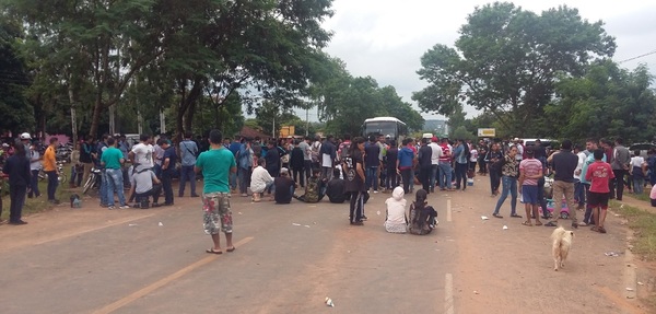 Estudiantes protestan y piden a Senado que interpele a Petta - ADN Paraguayo