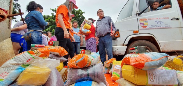 Vaesken entrega kits alimenticios de la SEN a personas afectadas por temporales