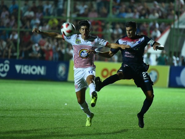 El Trico mide al Santo en la Visera