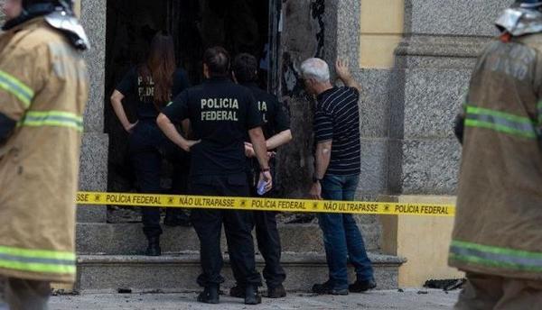 Diez muertos en tiroteo tras robo frustrado en dos bancos en Brasil | .::Agencia IP::.