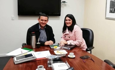 HOY / Se le abre otro frente a Petta: Ovelar envía una escribana al MEC por sus dichos