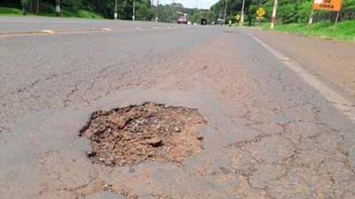 Volverán a realizar bacheo en la supercarretera - ADN Paraguayo