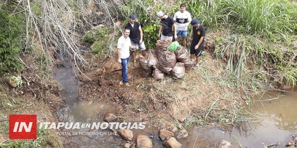BASURA CHALLENGE: EN CNEL. BOGADO LIMPIARON EL ARROYO KA’I PUENTE.