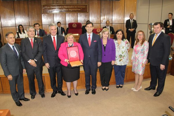 Distinguen a Julia Anselmina Maciel González - ADN Paraguayo