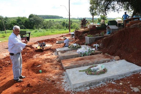 Franqueños entierran sus muertos en la calle
