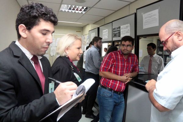 Recorrido de control a funcionarios y practicantes